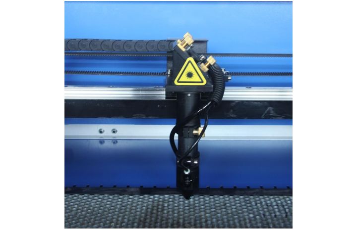 Lasersko_gravirni_stroj_FL_350_6x800x800