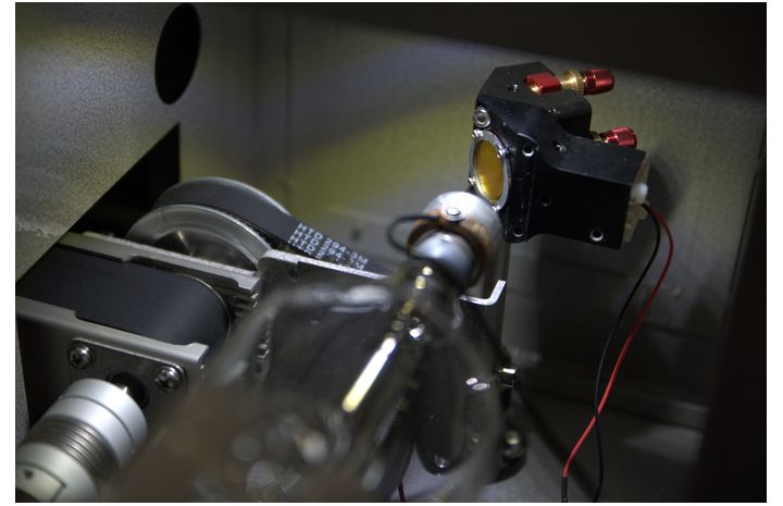 Lasersko_gravirni_stroj_X_1070_7x800x800